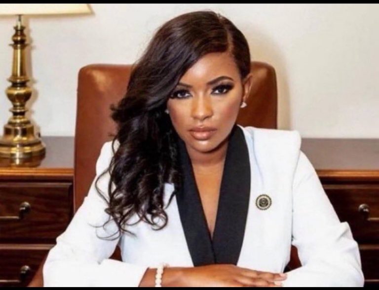 BREAKING 🚨 Congresswoman Attacks Reporter Over 'Personal Space'