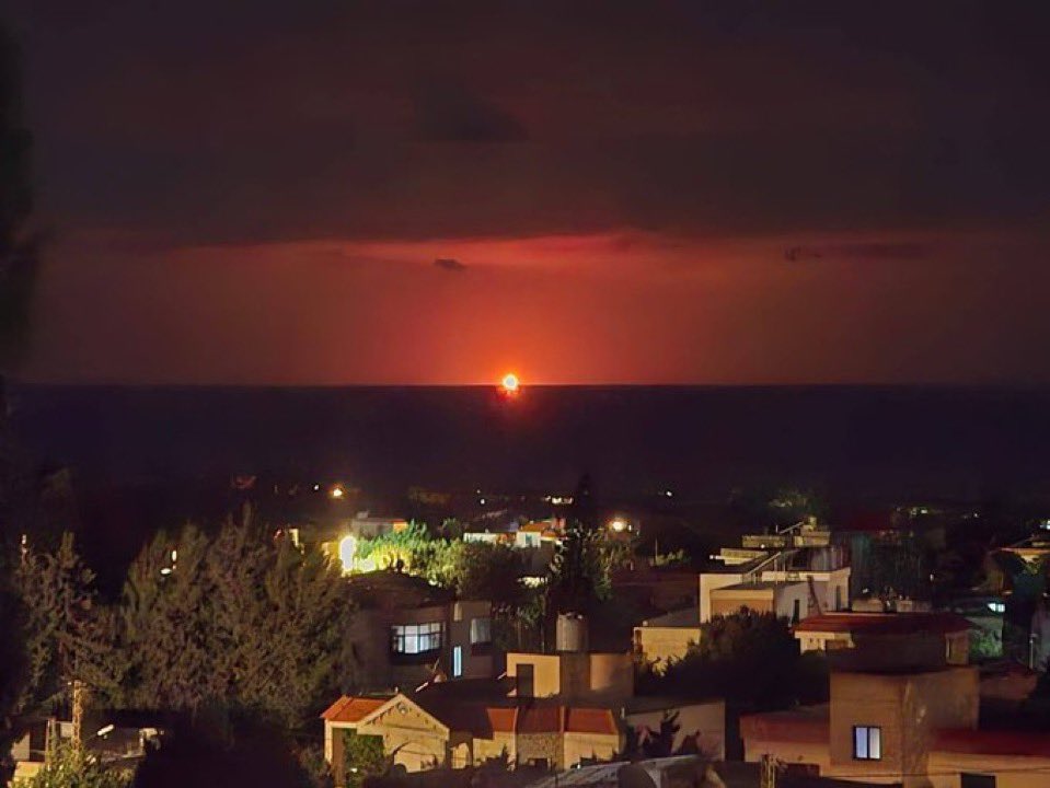 🚨BREAKING: Mysterious Light Near Lebanon Sparks UFO Debate!
