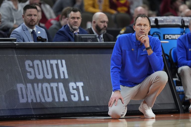 BREAKING: South Dakota's Eric Henderson Officially Named Drake Coach!