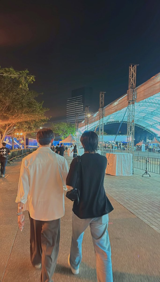 BREAKING: Thai Star Est Supha Caught with Idol William Jakrapatr!