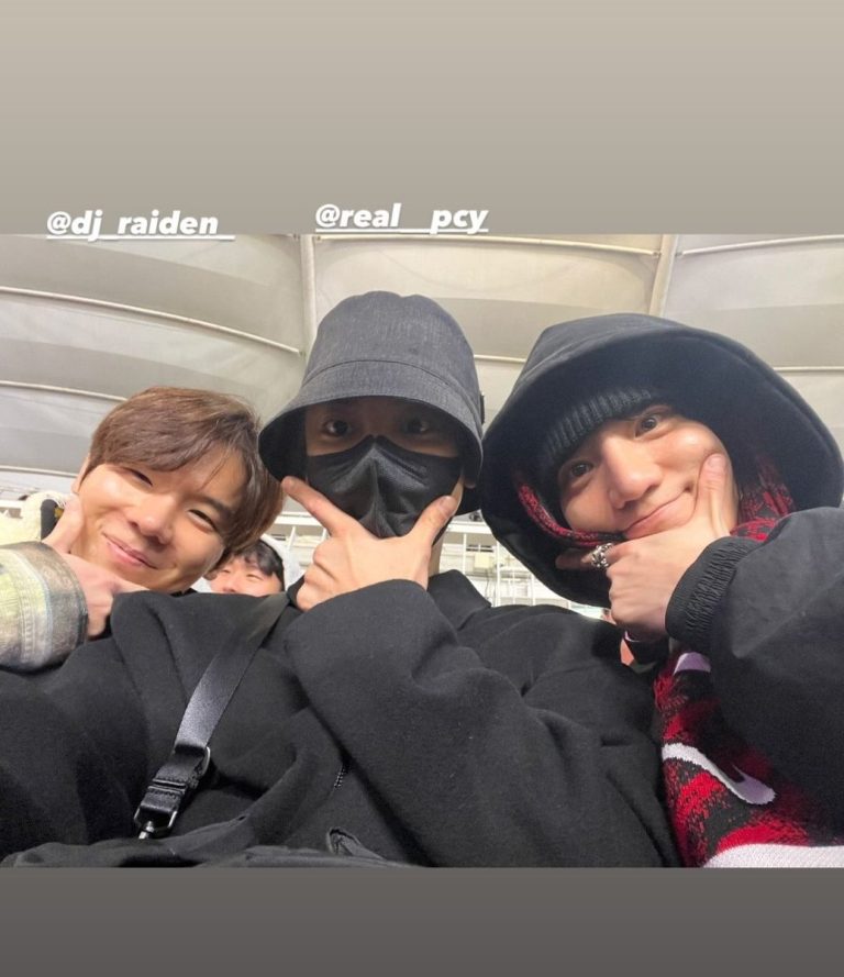 Chanyeol, Raiden & Do Kwon Stir Controversy at Korea-Oman Game!