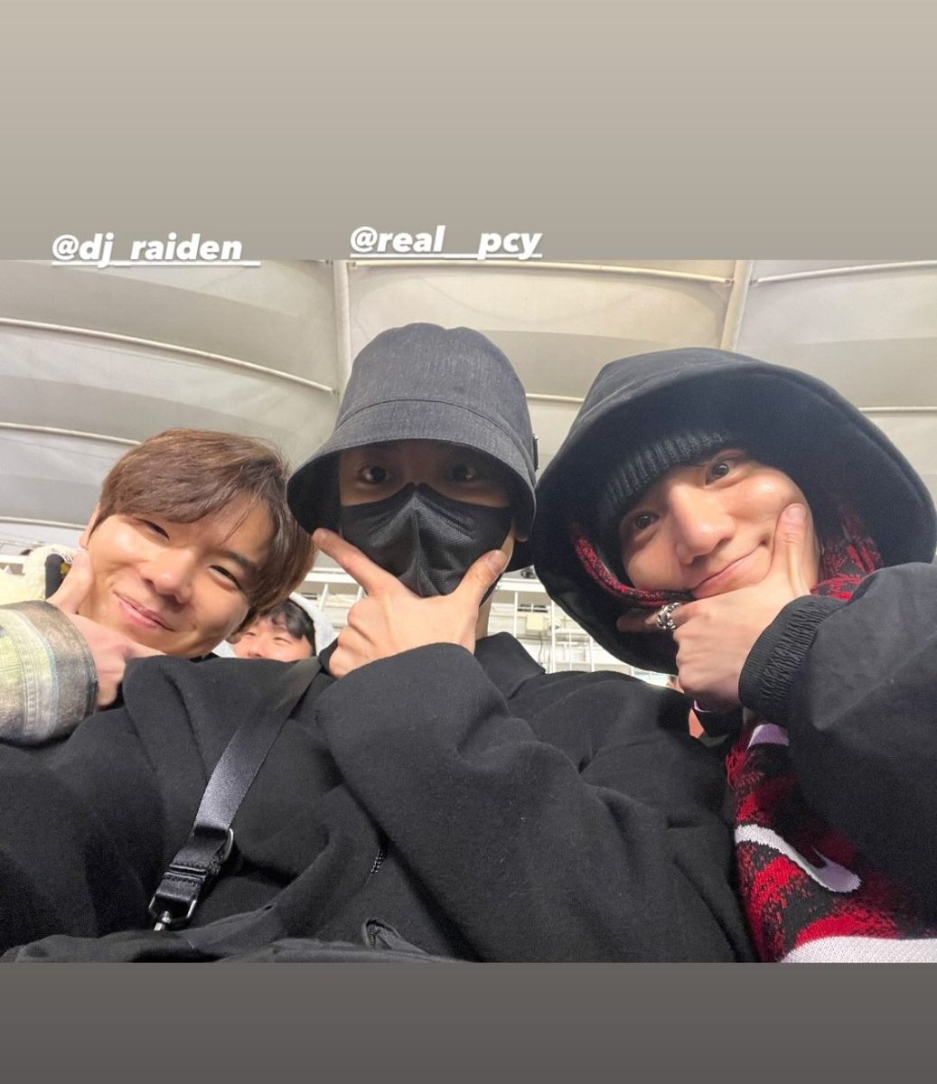 Chanyeol, Raiden & Do Kwon Stir Controversy at Korea-Oman Game!