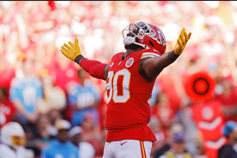 Chiefs Re-Sign Controversial DE Omenihu for $7M: Fans Outraged!
