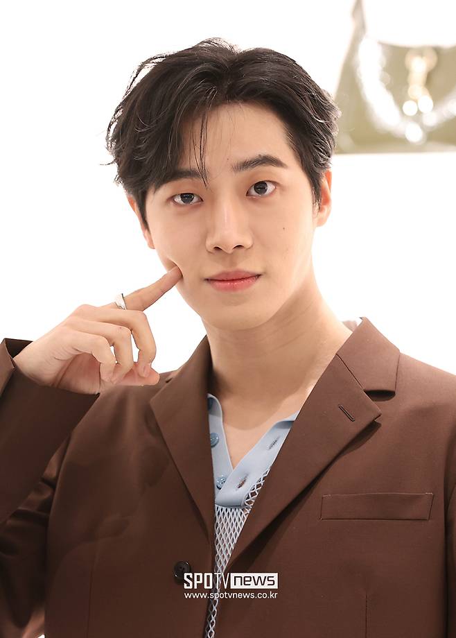 Choo Young Woo Cast as Lead in Controversial New Drama!  
Long Vacation Directed by Life on Mars' Lee Jung-hyo!