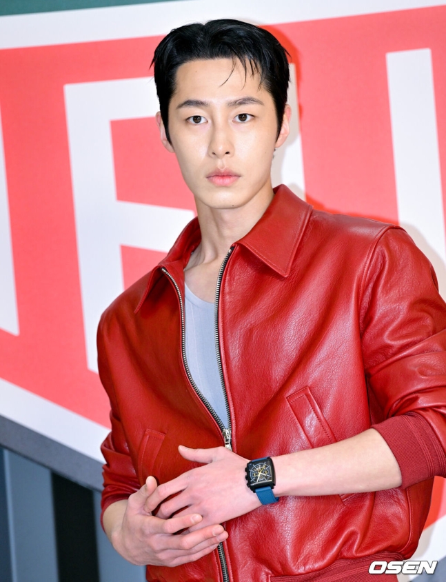 Lee Jae Wook's Shocking Role: Plastic Surgeon in Hellish Drama!