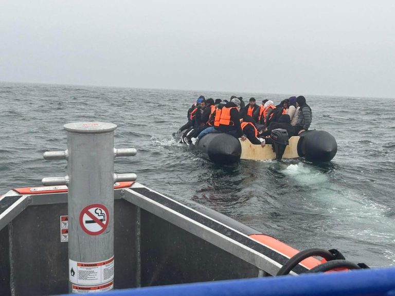 🚨 Migrant Crisis: Record Dinghy Crossings Spark Outrage! 🚨