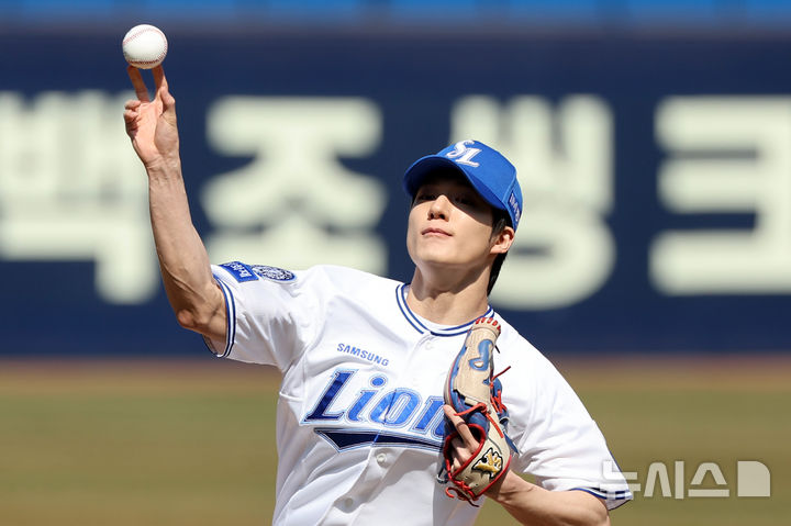 NCT DREAM's Jeno Sparks Outrage by Pitching for Samsung Lions!