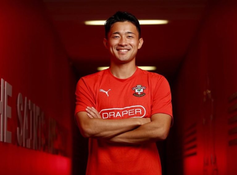 🚨🔵 Napoli's Shocking Move: Yukinari Sugawara on Right Back Radar!