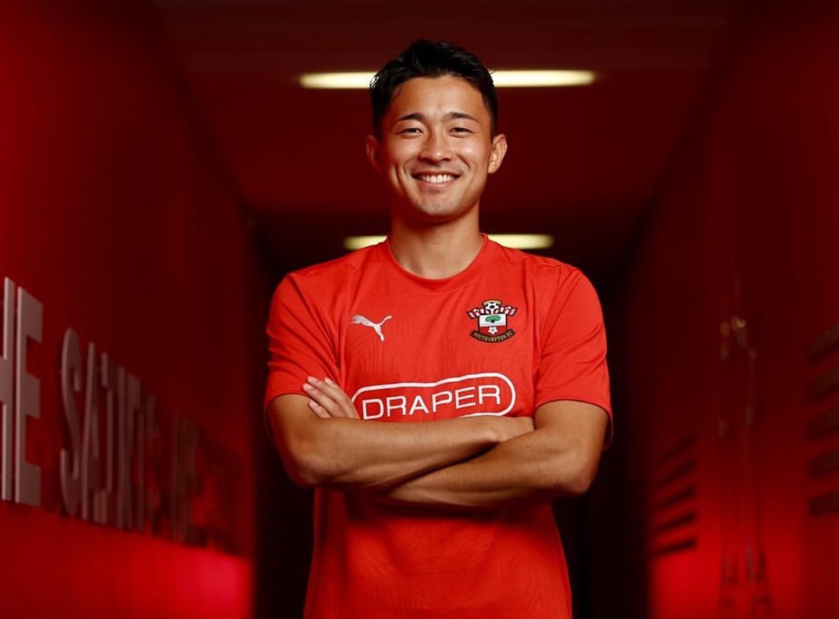 🚨🔵 Napoli's Shocking Move: Yukinari Sugawara on Right Back Radar!