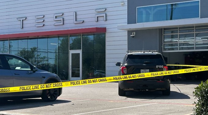 🚨 Shocking Discovery: Bombs Found at Tesla Showroom in Austin!