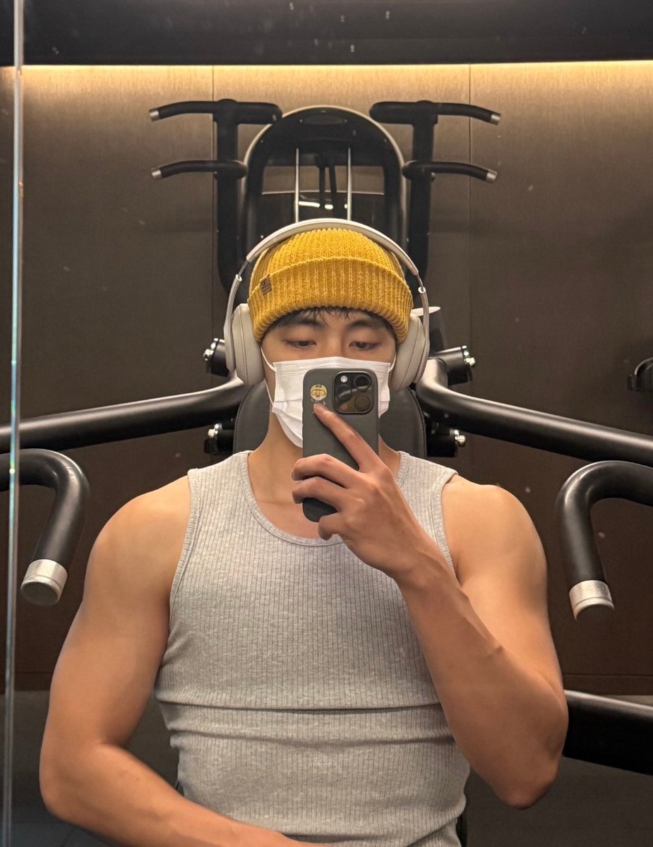 Taehyung's New Photo Sparks Outrage: Fans Divided Over Message