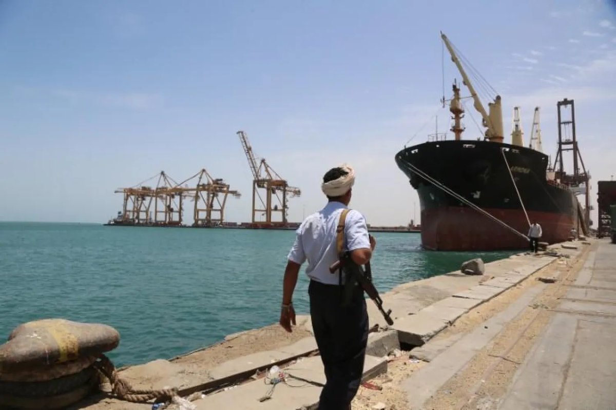 US Navy Strikes Yemen’s Hodeidah Port Amid Carrier Targeting Chaos!