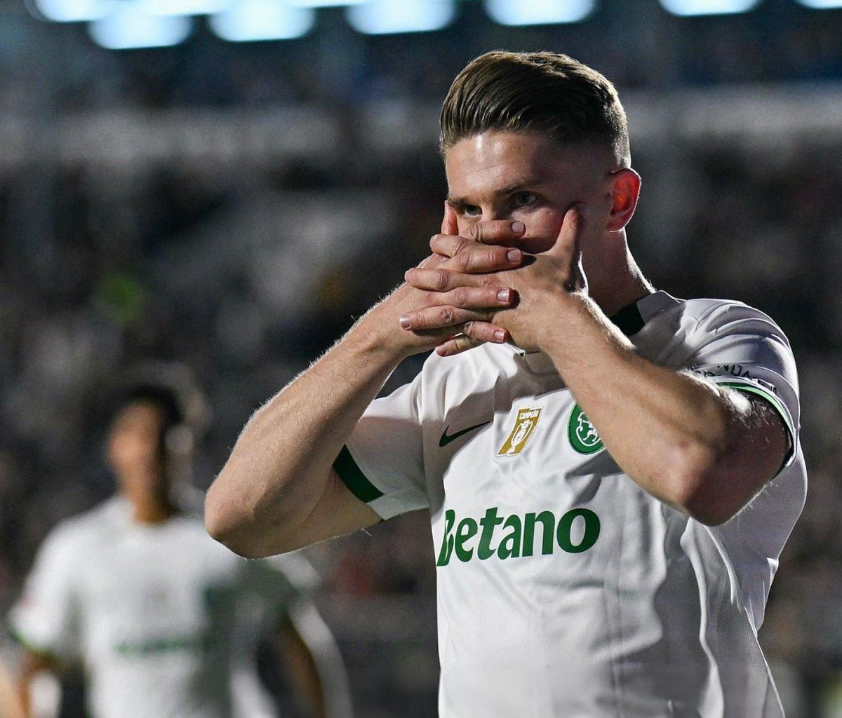 🚨🤖 Viktor Gyökeres: 42 Goals, 11 Assists—Football's New Controversy!