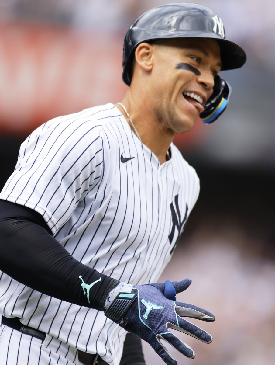 YANKEES CRUSH RIVALS WITH 9 HOME RUNS: JUDGE'S TRIPLE THREAT!