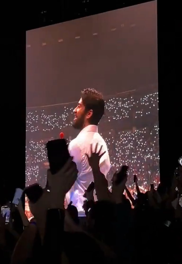 Zayn Smiles Amidst Chaos: Fans Divided Over Controversial Tour