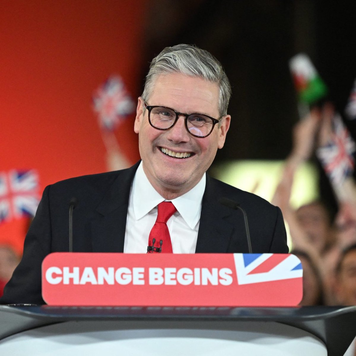 30 Arrested Daily for Social Media Comments in Starmer's England!