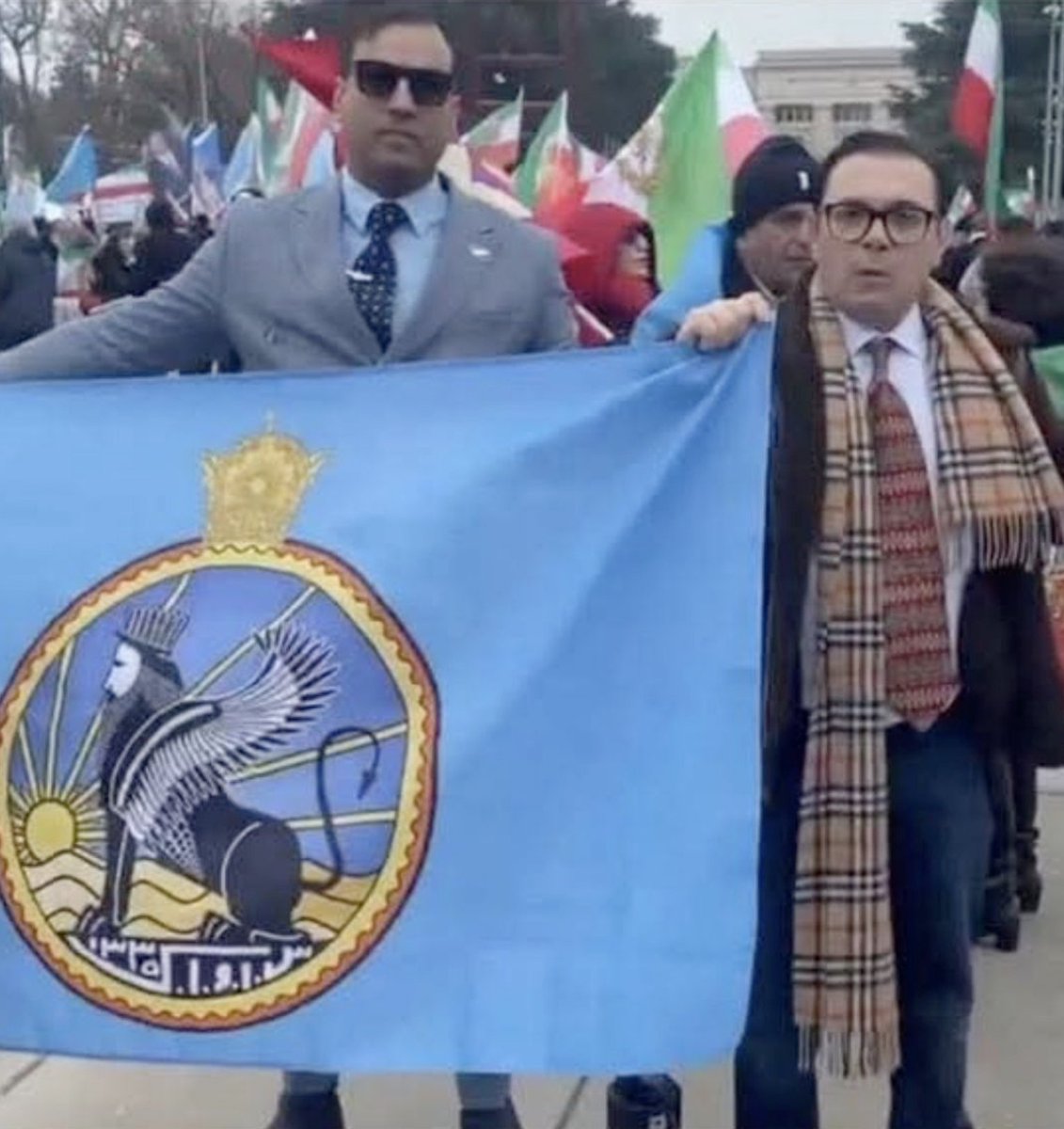 Shahram Makoui's Rally: SAVAK Flag Sparks Outrage and Debate!