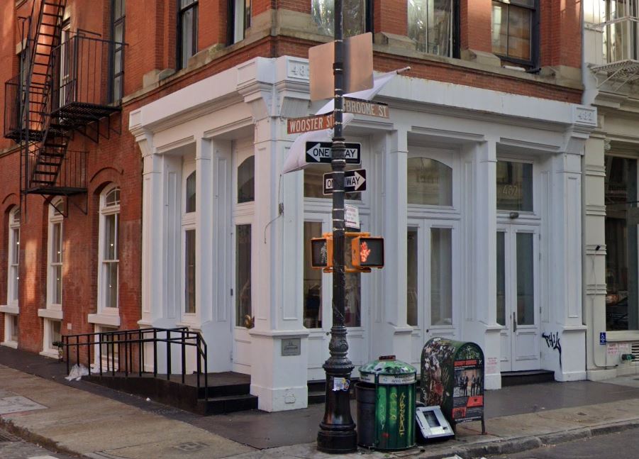 Shocking Attack: Woman Stabbed in Neck with Glass in SoHo!