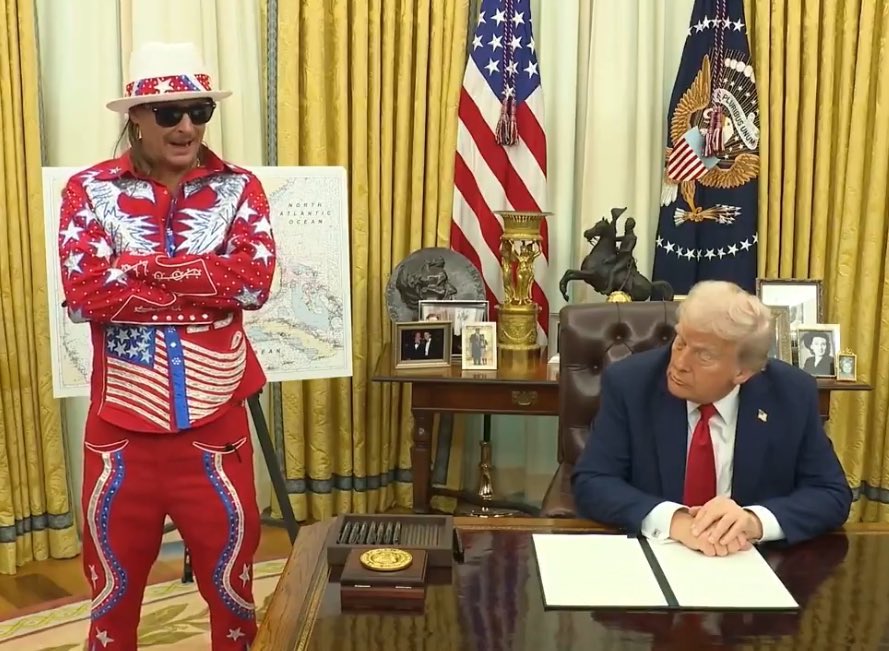 Zelenskyy Disrespects Oval Office: Suit or No Suit Controversy?