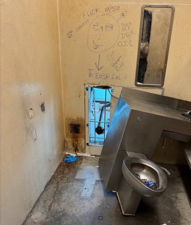 🚨BREAKING: 10 Inmates Flee New Orleans Jail via Toilet, Inside Job?