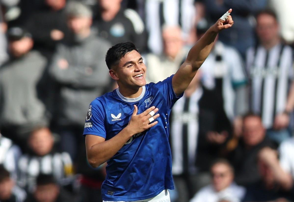 🚨Breaking! Everton's Alcaraz Deal Sparks Outrage Among Fans!