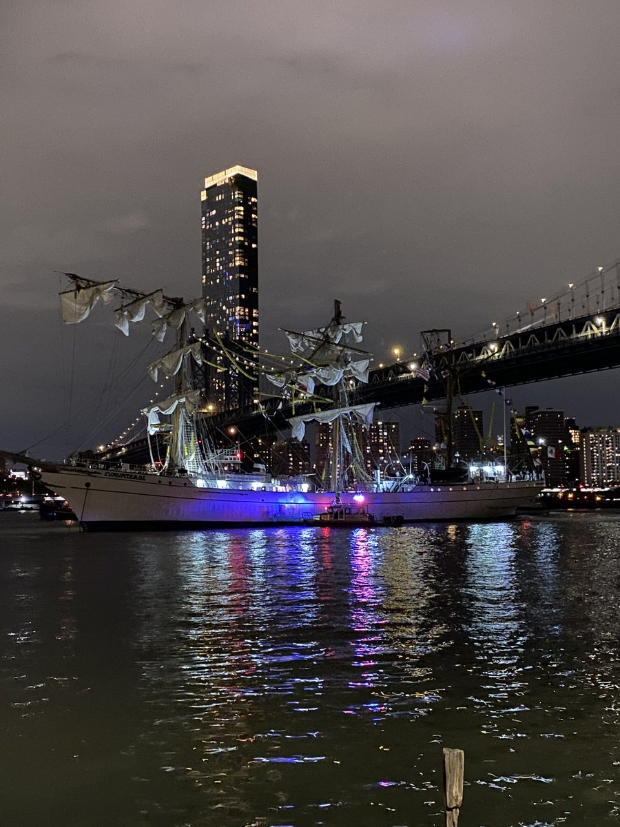Breaking: Mexican Navy Ship Collides with Brooklyn Bridge, 1 Dead!