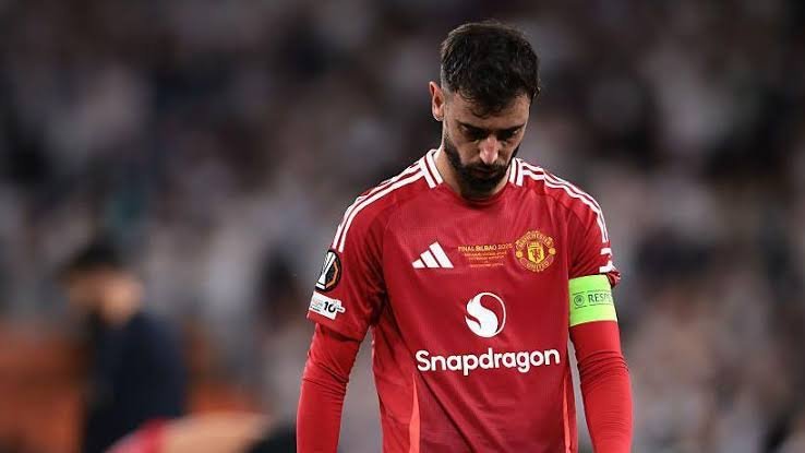 Bruno Fernandes Faces £700k-Weekly Temptation from Al-Hilal!  
Can Manchester United Keep Him Amidst Saudi League's Offer?