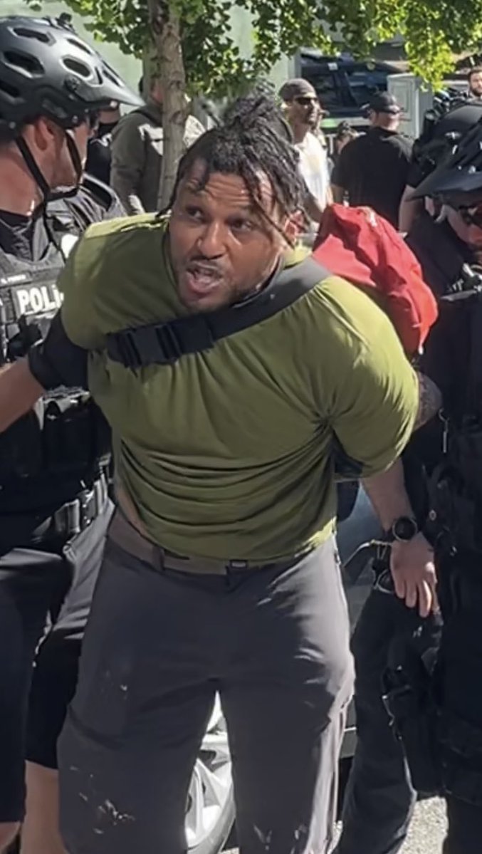 Everett Man Arrested for Assaulting Cops During Un-arrest Attempt!