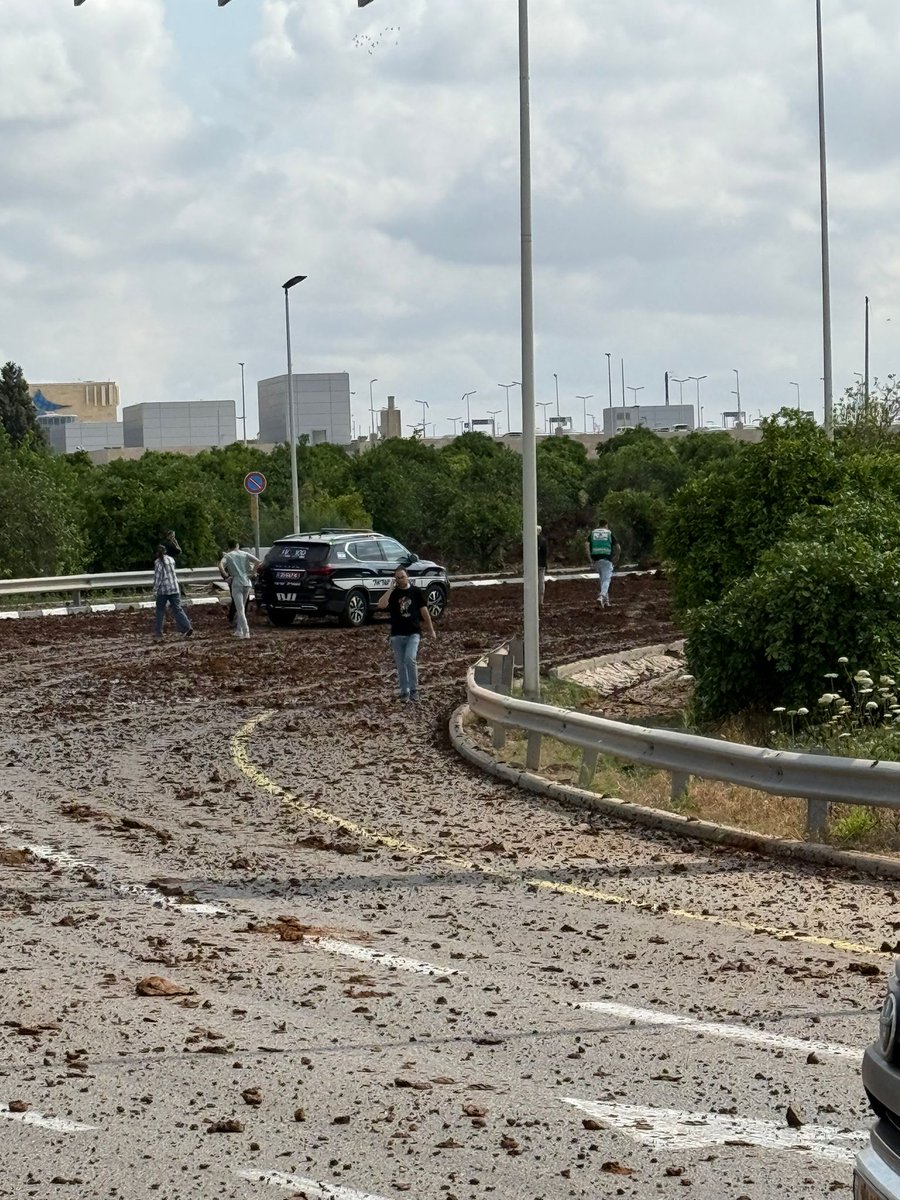 Houthi Missile Strikes Near Ben Gurion Airport: IDF Responds!