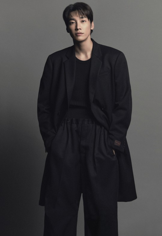 Kim Young Kwang Cast as Murderous Vampire in Controversial Disney+ Drama!