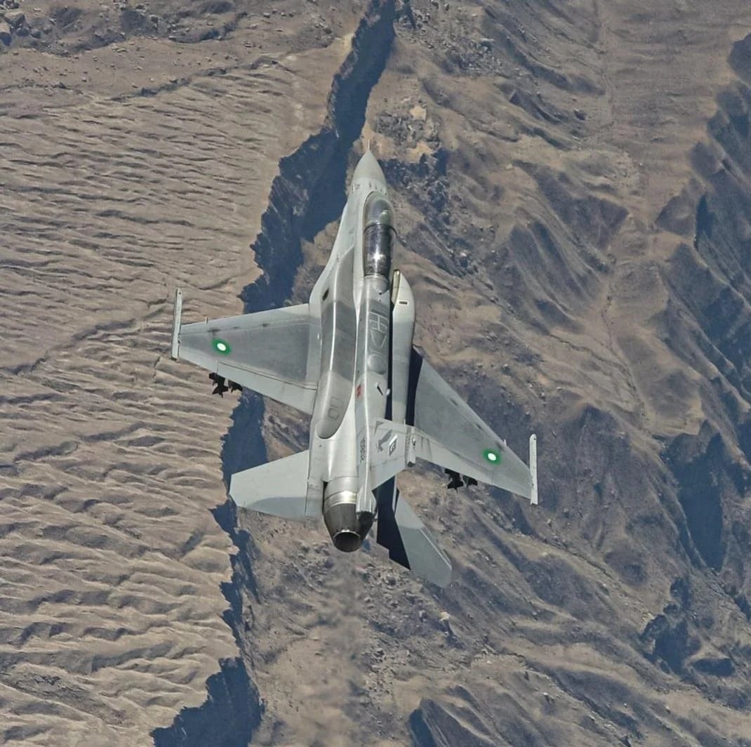 Massive Pakistani Fighter Jet Patrols Spark Tensions at Afghan Border!