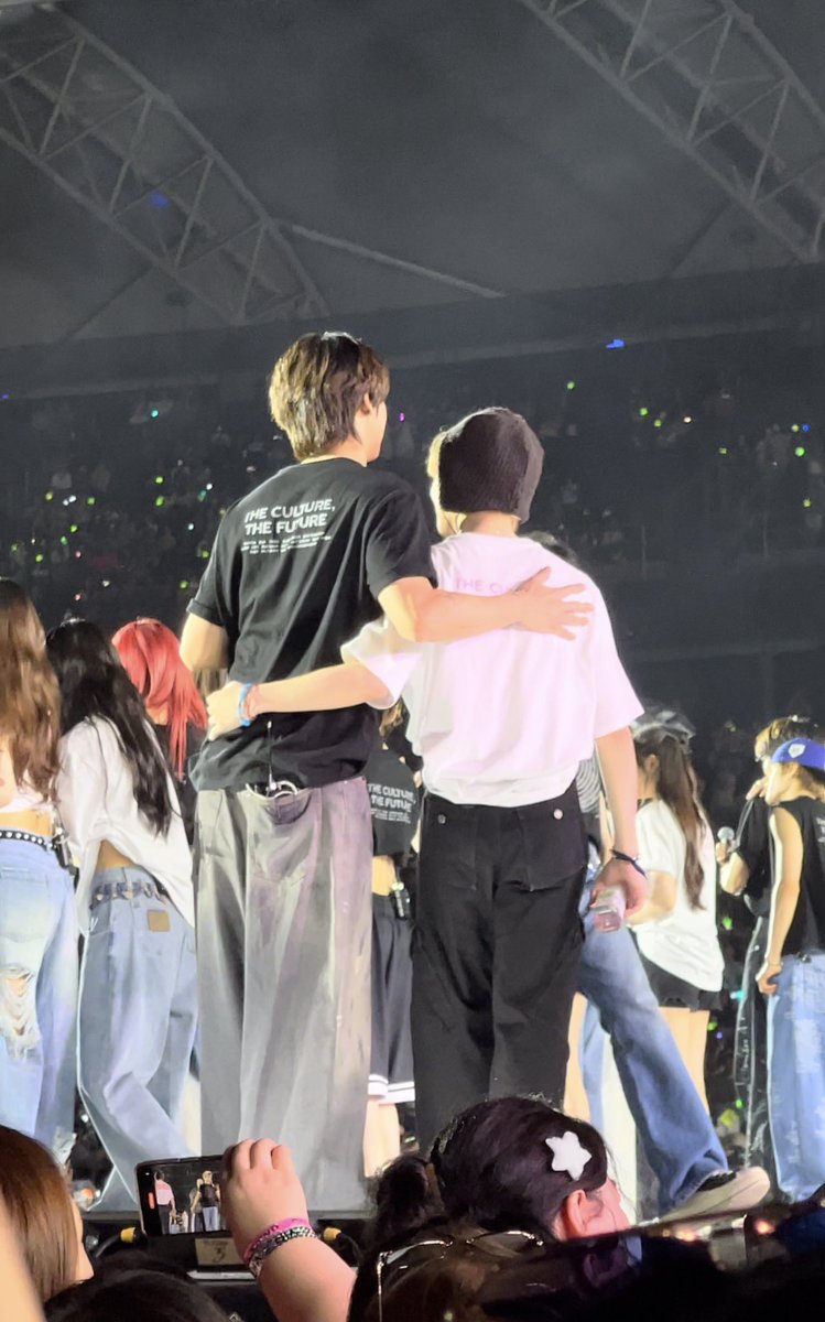 OMG! Chenle and Chanyeol's Shocking Height Difference Exposed!