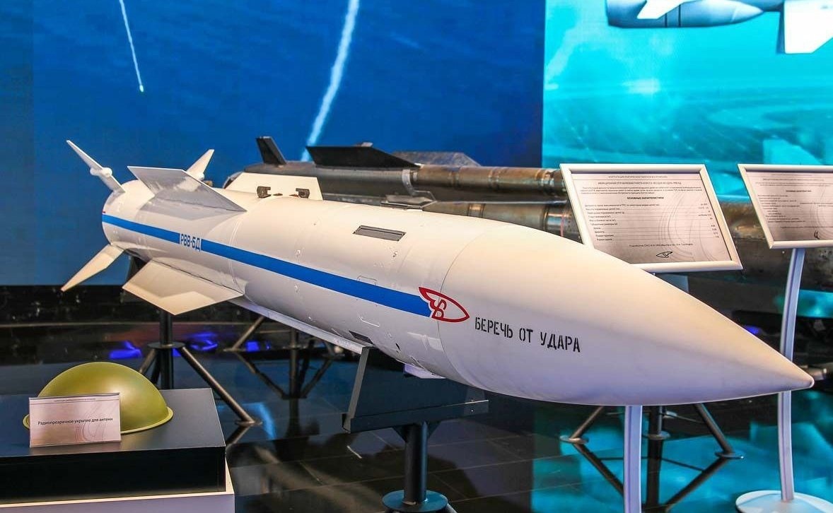Russia Unleashes Nuclear Hypersonic Missile: Global Tensions Escalate!