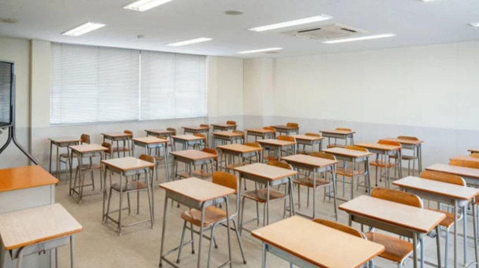 Sleeping Intruder on School Roof Sparks Lockdown Chaos!