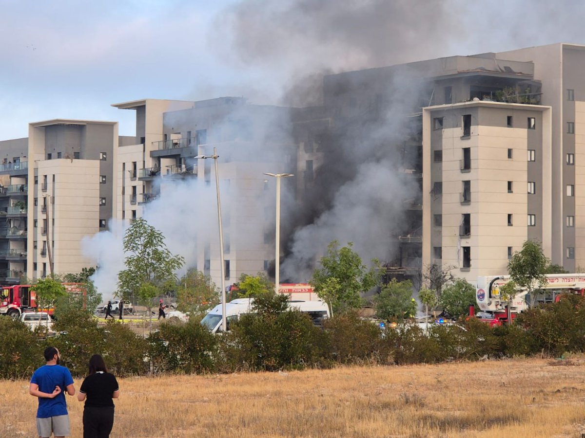 19 Injured as Iranian Missile Strikes Israeli Territory: Chaos Ensues!