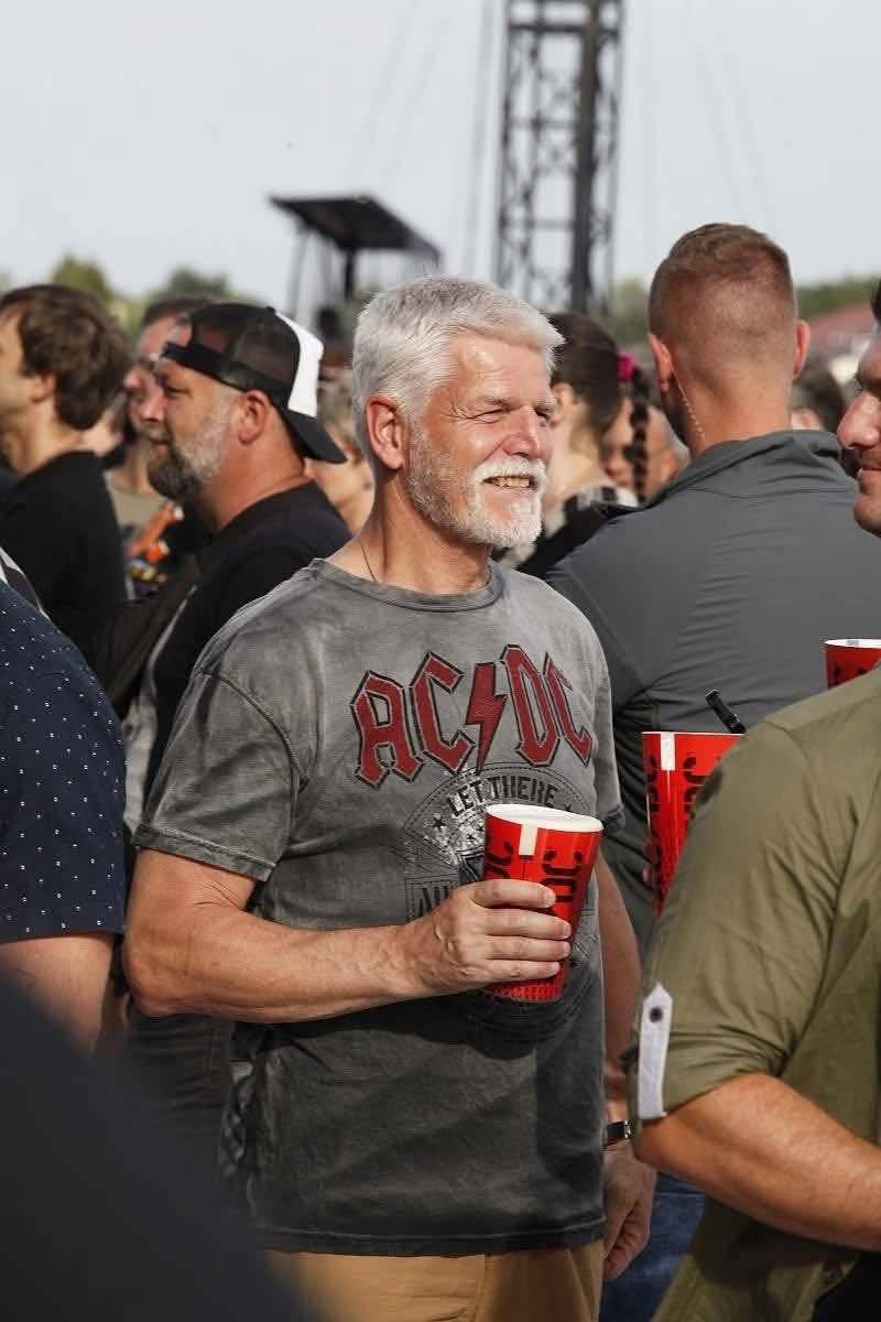 AC/DC Rocks Prague: President Pavel's Wild Night Shocks Nation!
