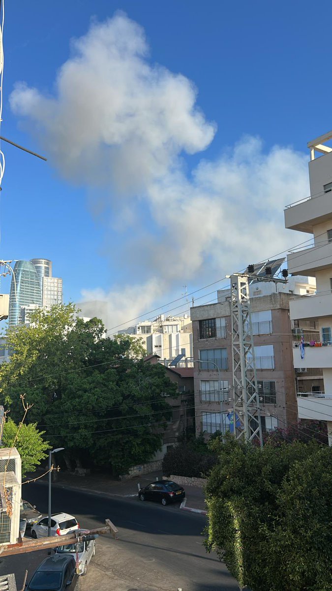 🚨BREAKING: Ballistic Missile Strikes Tel Aviv, Chaos Erupts!