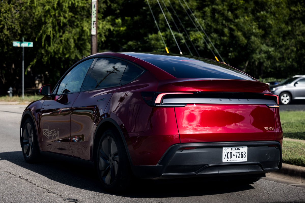 BREAKING! Tesla Robotaxi Roams Austin Without a Tail Car!