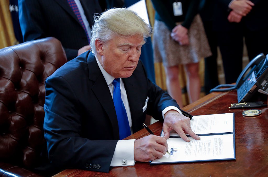 🚨 BREAKING: Trump Enacts FULL Travel Ban on Muslim-majority Nations!  
Ilhan Omar Fuming as Somalis Face New Immigration Block!