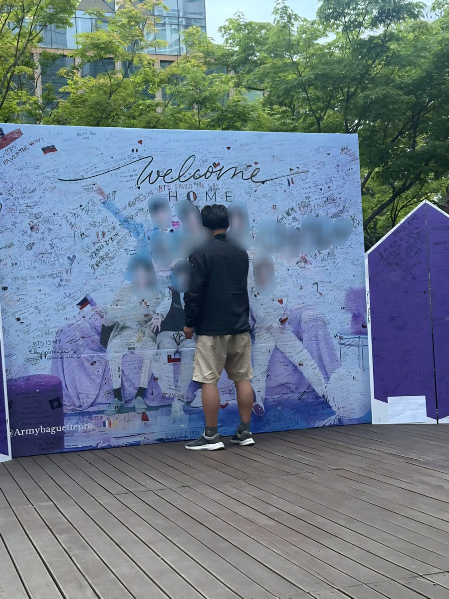 BTS Welcome Banner Defaced: Fans Rage Amid NewJeans Controversy!