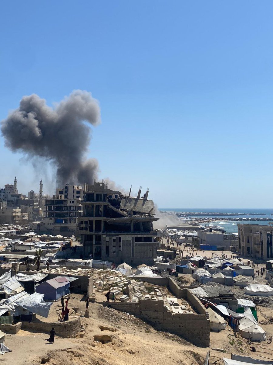 Breaking: Tragic Israeli Airstrike Claims Lives Near Gaza Cafeteria