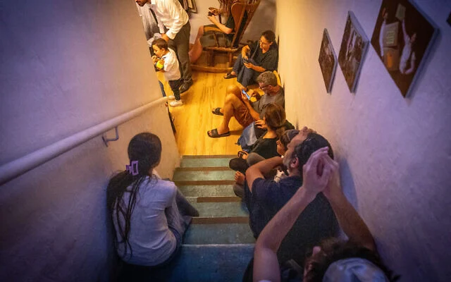 🚨 IDF Alarms Civilians: Exit Shelters Amid Iran's Missile Threat!