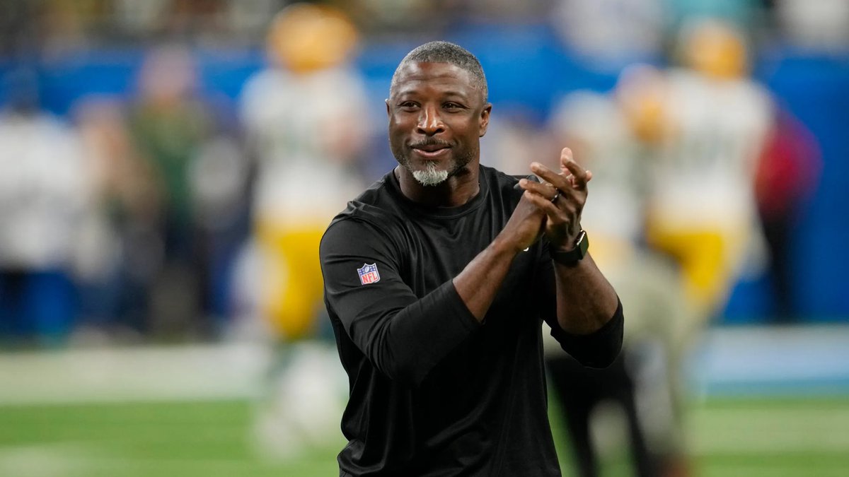 Jets Coach Aaron Glenn Sparks Outrage with Bible Study Sessions