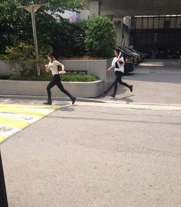 Jisoo and Jennie Caught Escaping YG's Dungeon: Shocking Footage!