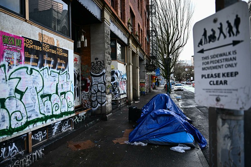 Oregon Shelter Horror: 11 Stabbed in Shocking Attack!