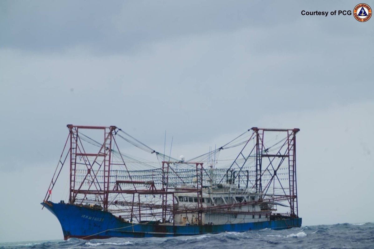 Philippine Coast Guard Tracks Grounded Chinese Militia Ship!