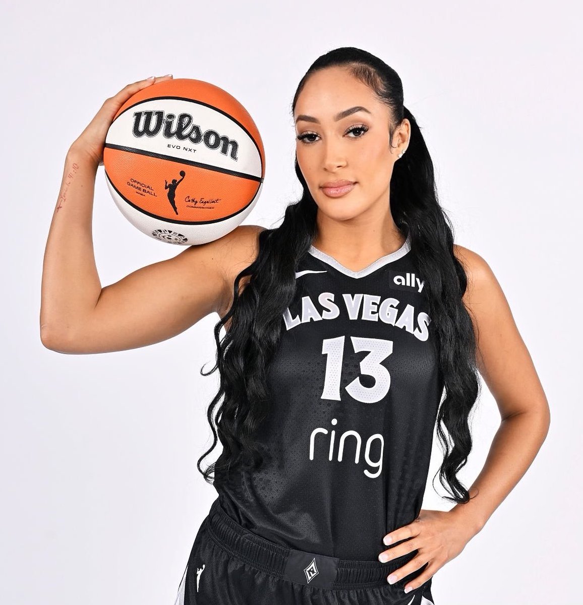 Rookie Aaliyah Nye Sparks Controversy with Stellar Bench Play!