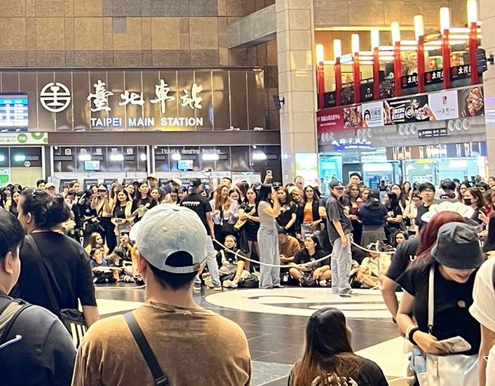 SB19 Storms Taipei: Local Fans Outraged Over Security Barricade!