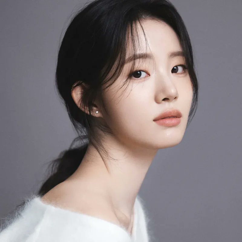 Shin Si-a Sparks Outrage: Controversial Role in Grand Galaxy Hotel!