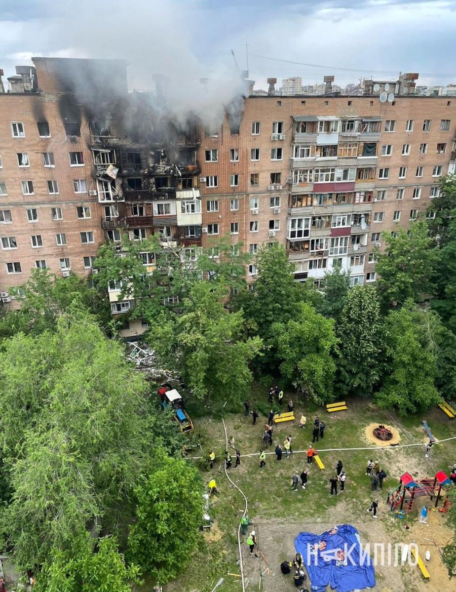 Shocking Night of Terror: 50+ Explosions Rock Kharkiv, 3 Dead!